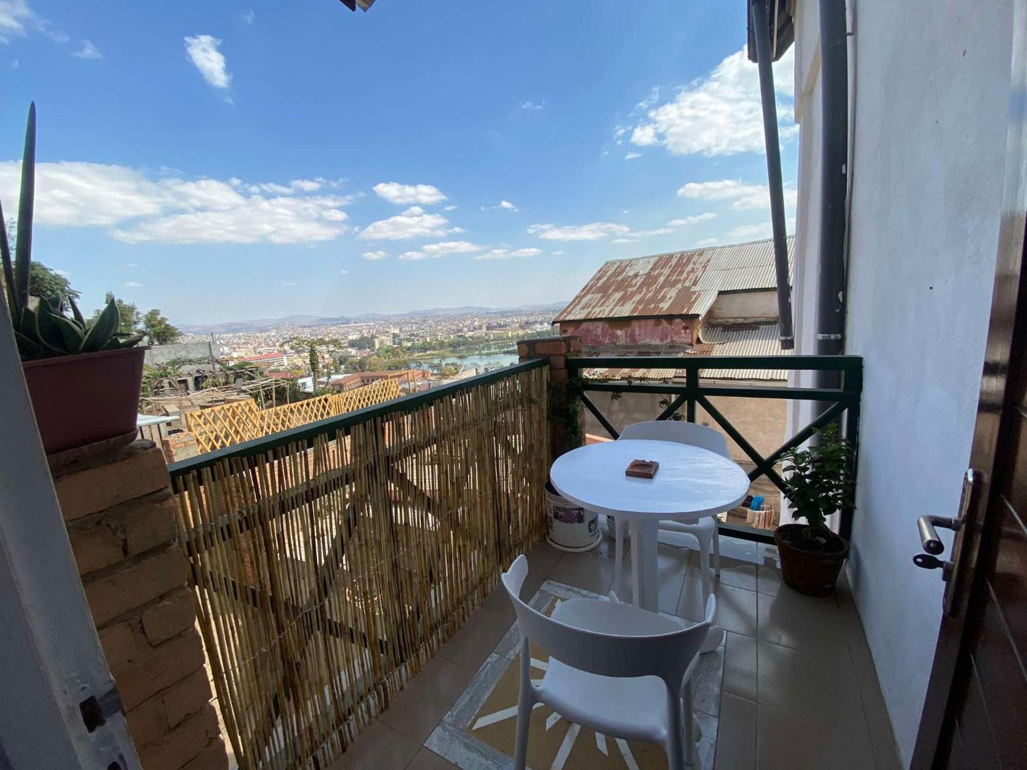 M'Serenity Guest House Антананариву Екстериор снимка